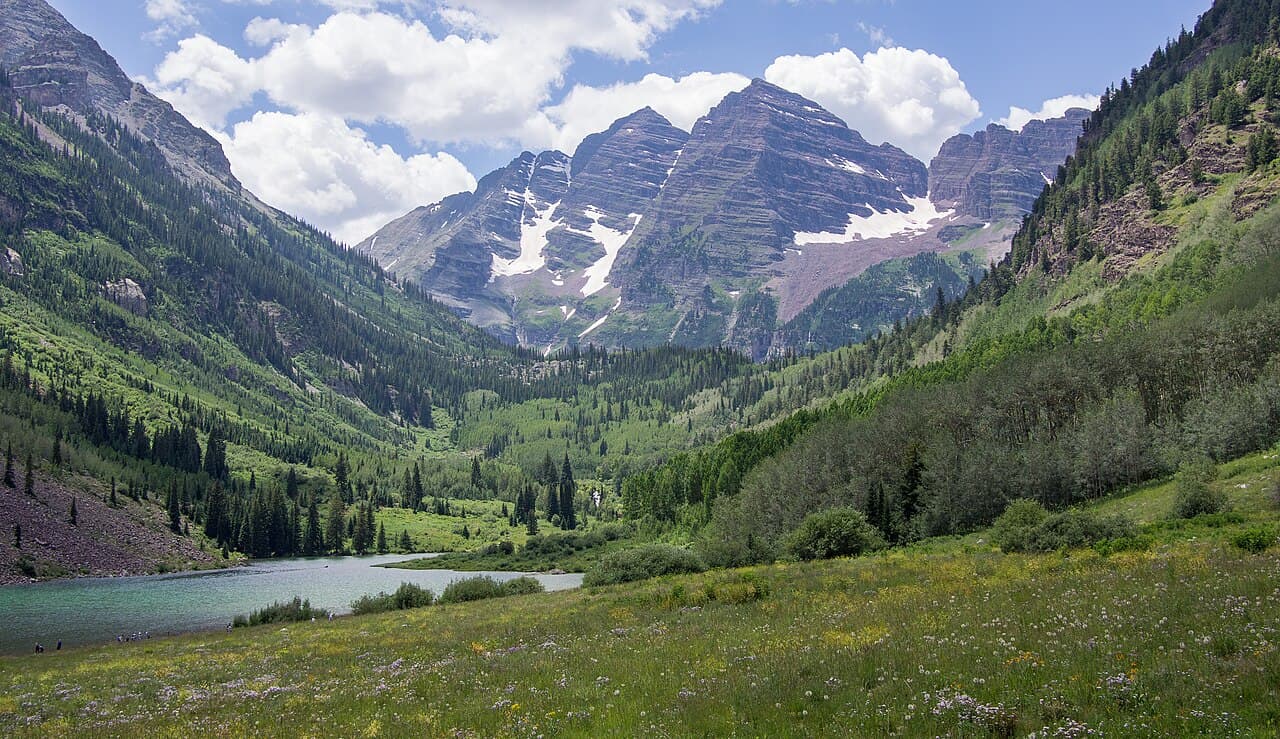 Maroon Bells — Crater Lake wilderness permit area in Maroon Bells-Snowmass Wilderness - backcountry hiking destination