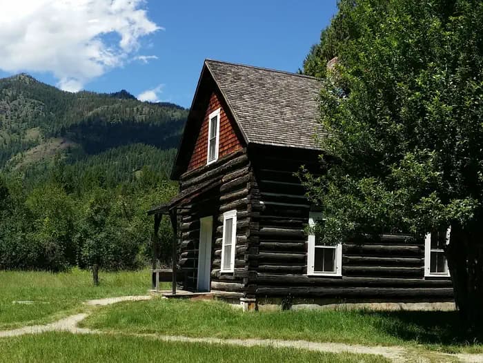 BULL RIVER GUARD STATION campground in Montana
