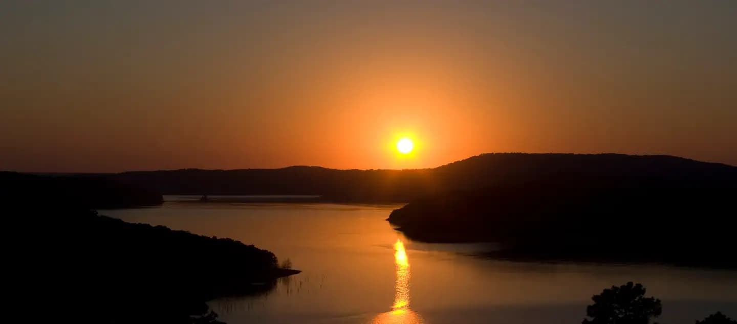 DAM SITE RIVER (BEAVER LAKE) campground in Arkansas