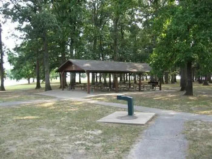 COLES CREEK DAY USE campground in Illinois