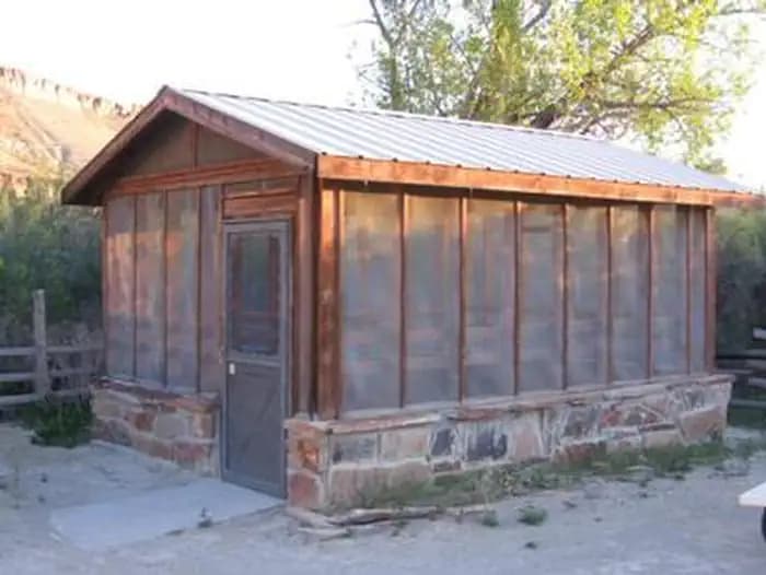 DESOLATION GRAY CANYONS SCREEN CABINS campground in Utah
