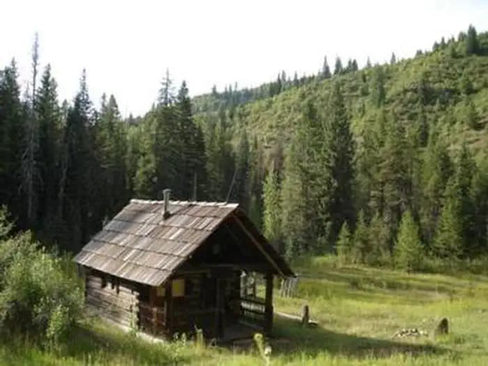 LIZ CREEK CABIN campground in Idaho