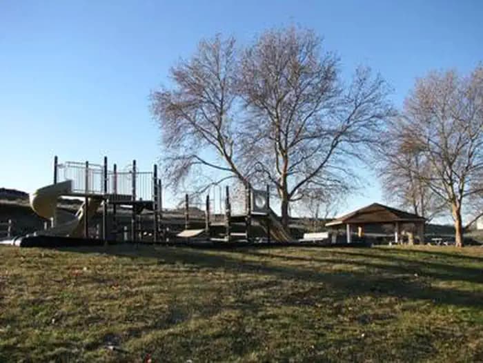 MCNARY BEACH - SOCKEYE SHELTER (OR) campground in Oregon