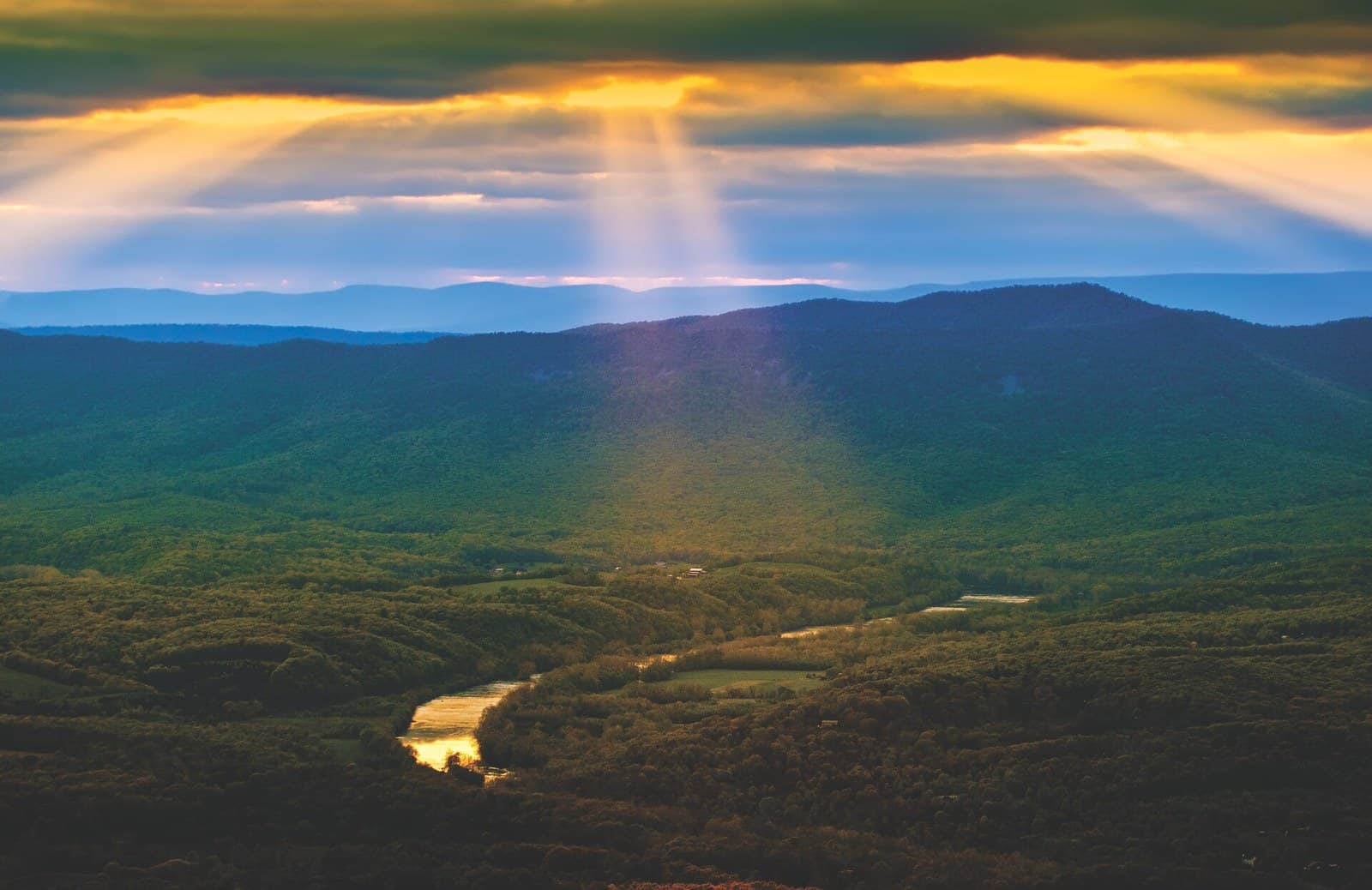 Massanutten Trail wilderness permit area in Massanutten Mountain - backcountry hiking destination