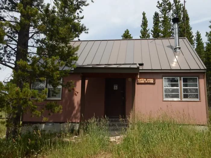 HUNTERS SPRING CABIN campground in Montana