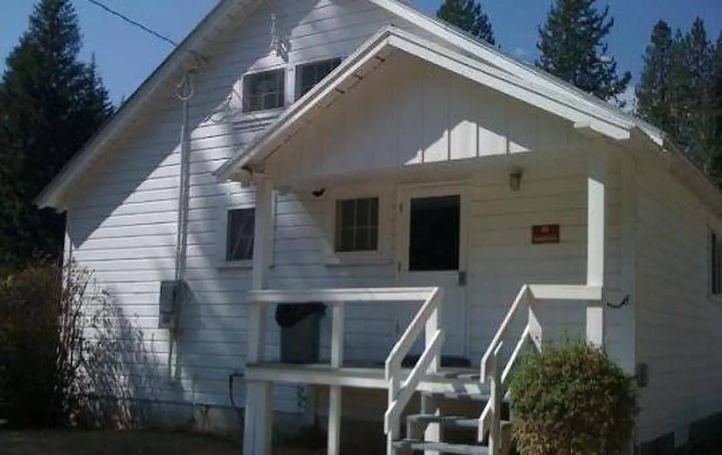 SAVENAC BUNKHOUSE campground in Montana