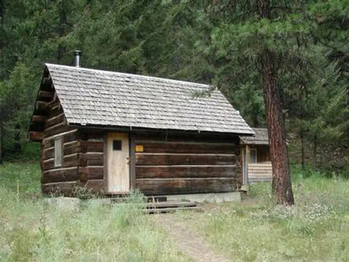 TEANAWAY GUARD STATION campground in Washington