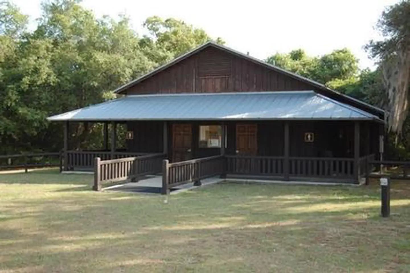 DOE LAKE GROUP SITE campground in Florida