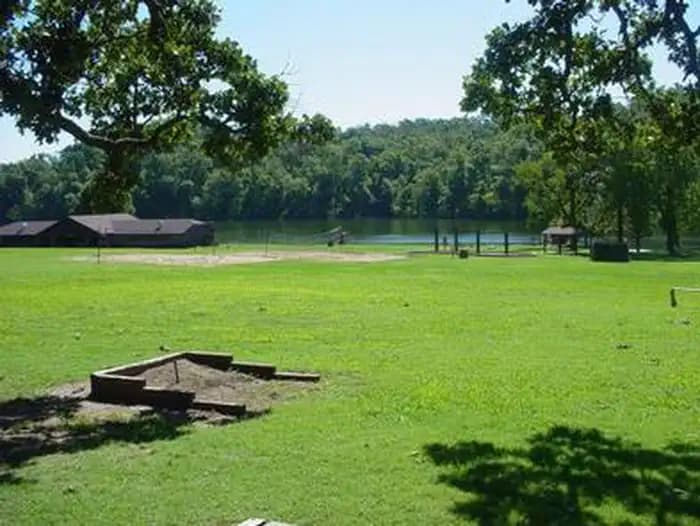 LAKE WEDINGTON campground in Arkansas