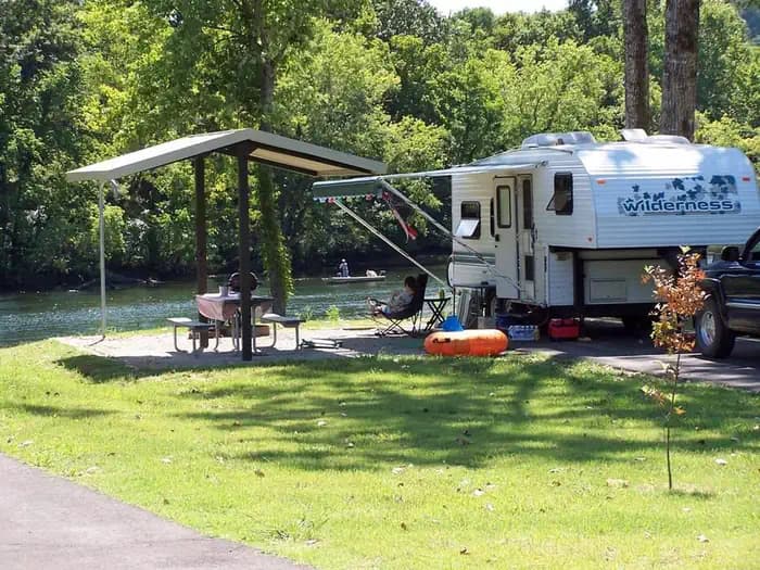 DAM - QUARRY campground in Arkansas