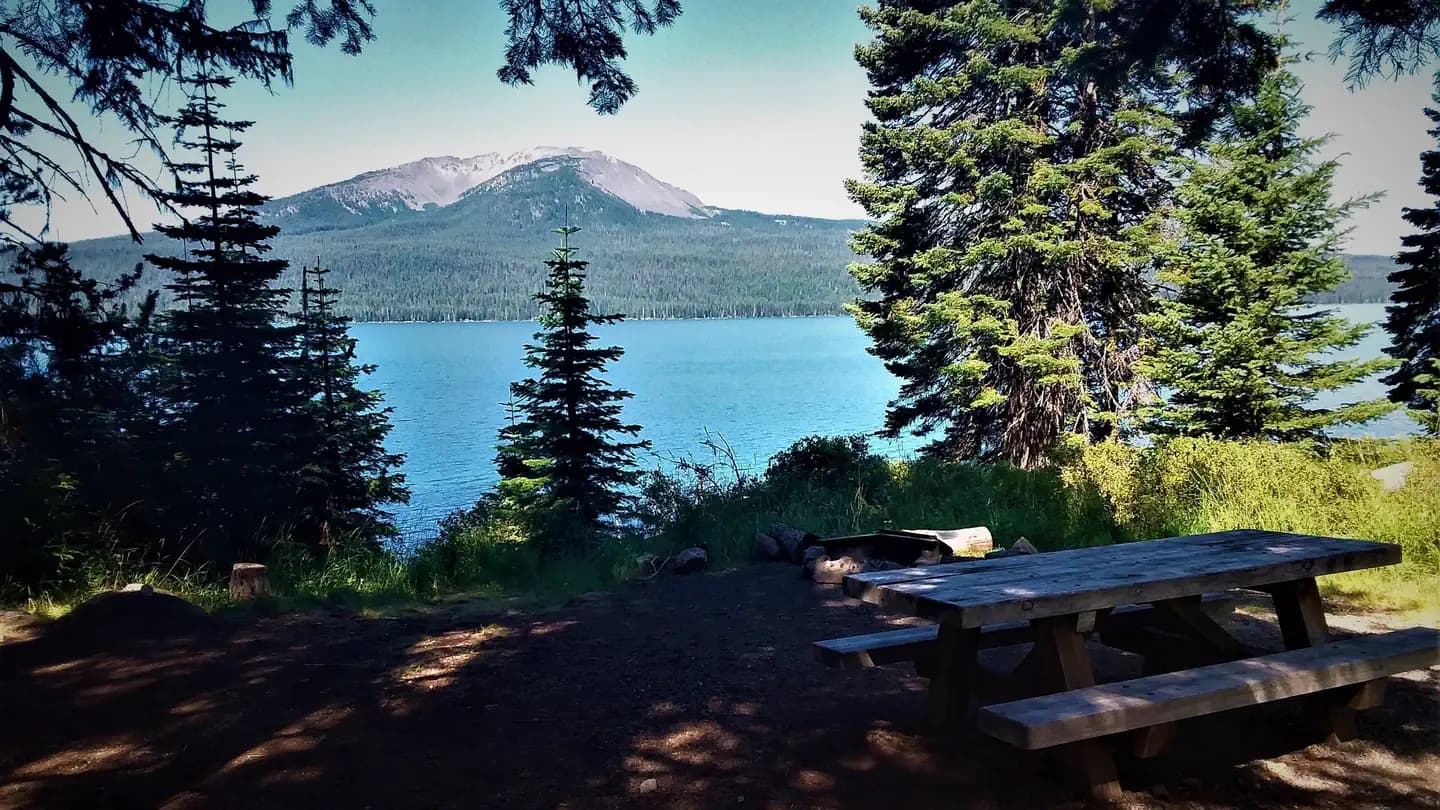 DIAMOND LAKE campground in Oregon