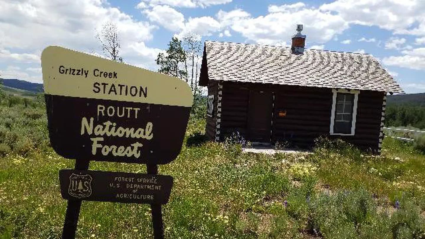 GRIZZLY CREEK GUARD STATION campground in Colorado