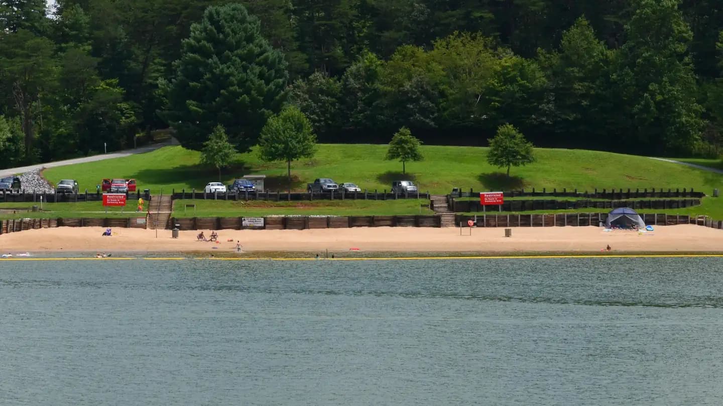 BERRY MOUNTAIN PARK SHELTER campground in North Carolina
