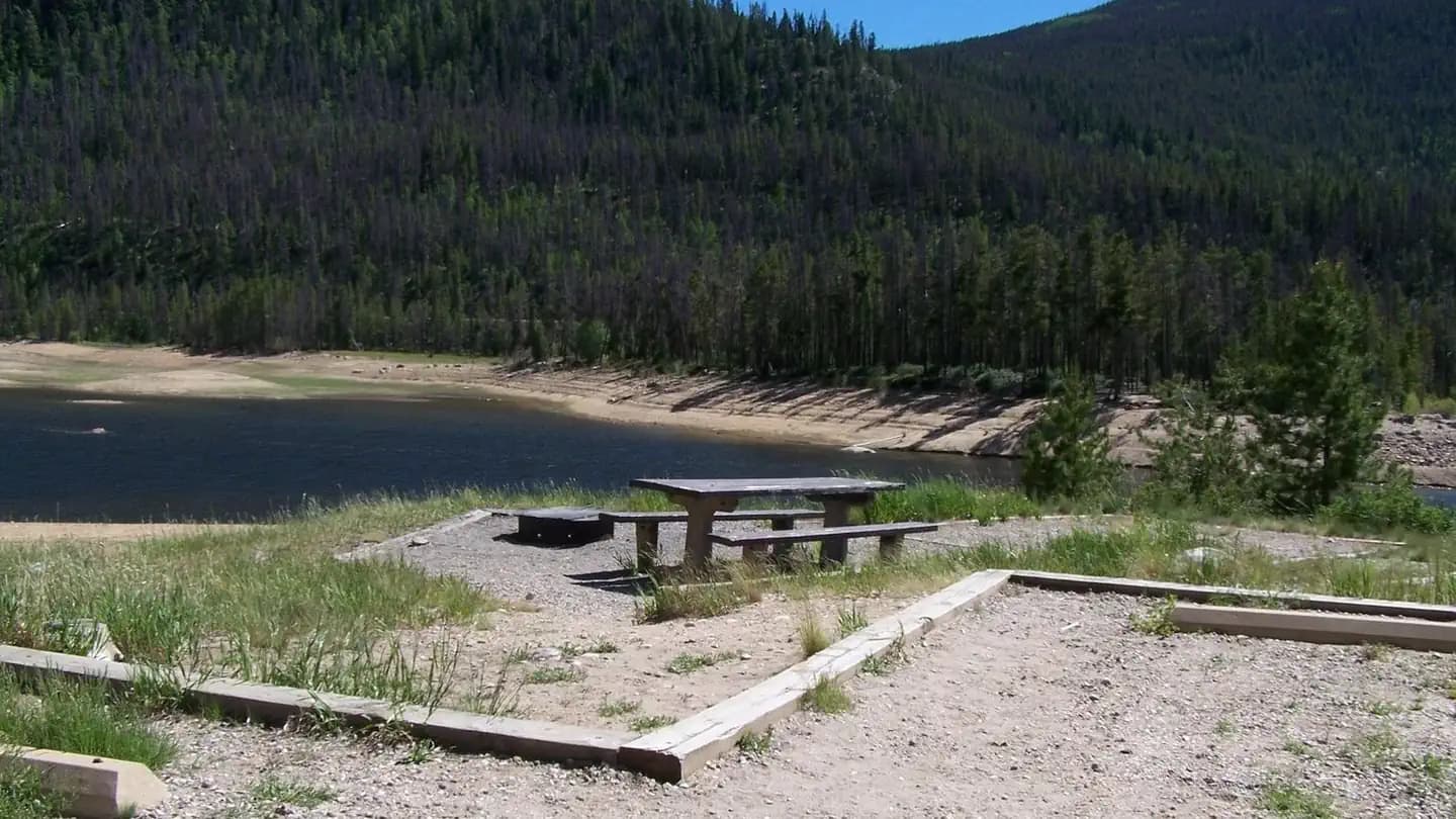 ARAPAHO BAY campground in Colorado