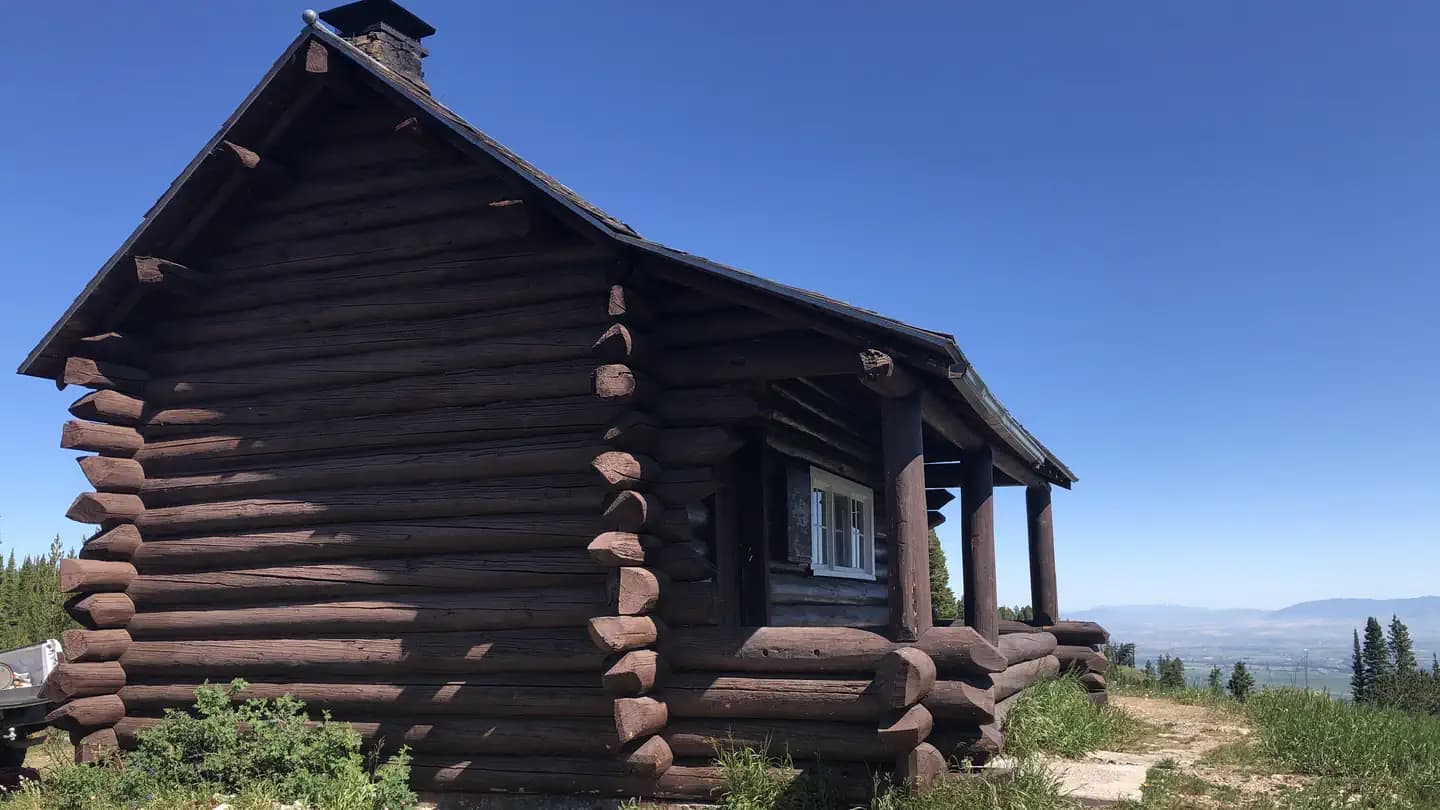 LITTLE BEAR CABIN campground in Montana