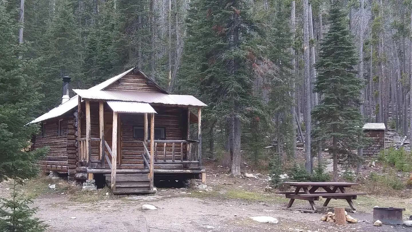 RACETRACK CABIN campground in Montana