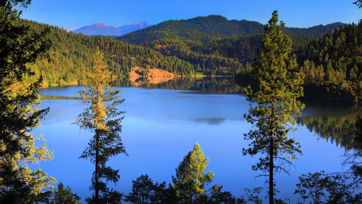 Trinity River (CA) campground in US