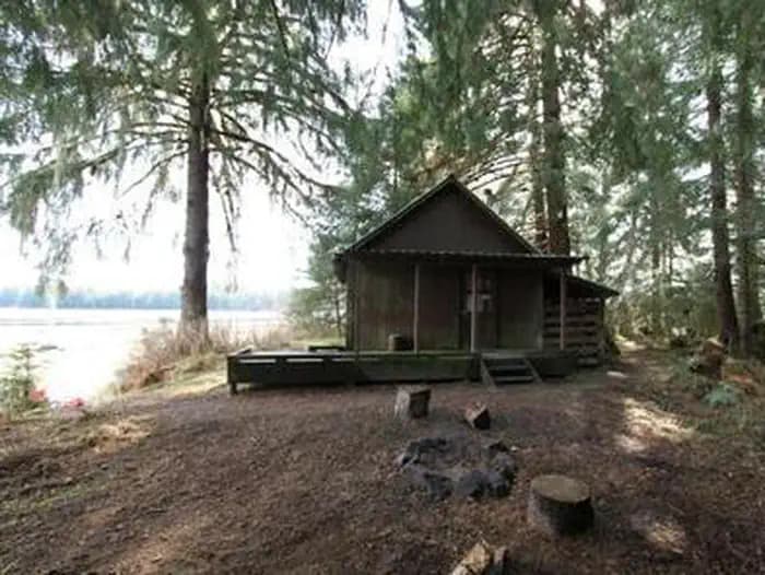 CASTLE FLATS CABIN campground in Alaska