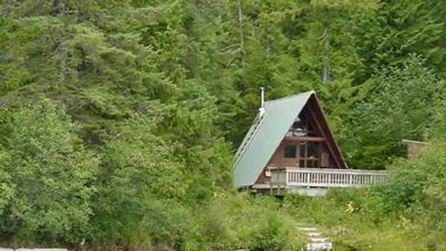 HARVEY LAKE CABIN campground in Alaska