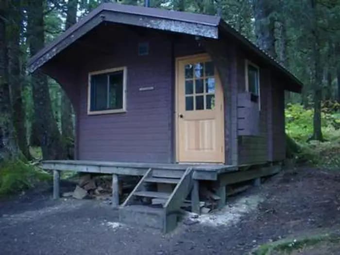 YOUNG LAKE (NORTH) CABIN campground in Alaska