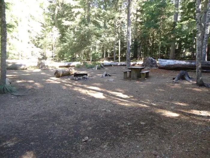 FROG LAKE campground in Oregon