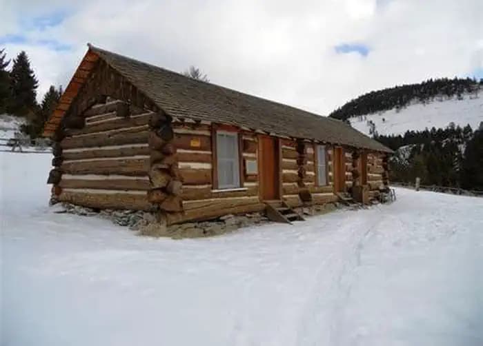 EAGLE GUARD STATION campground in Montana