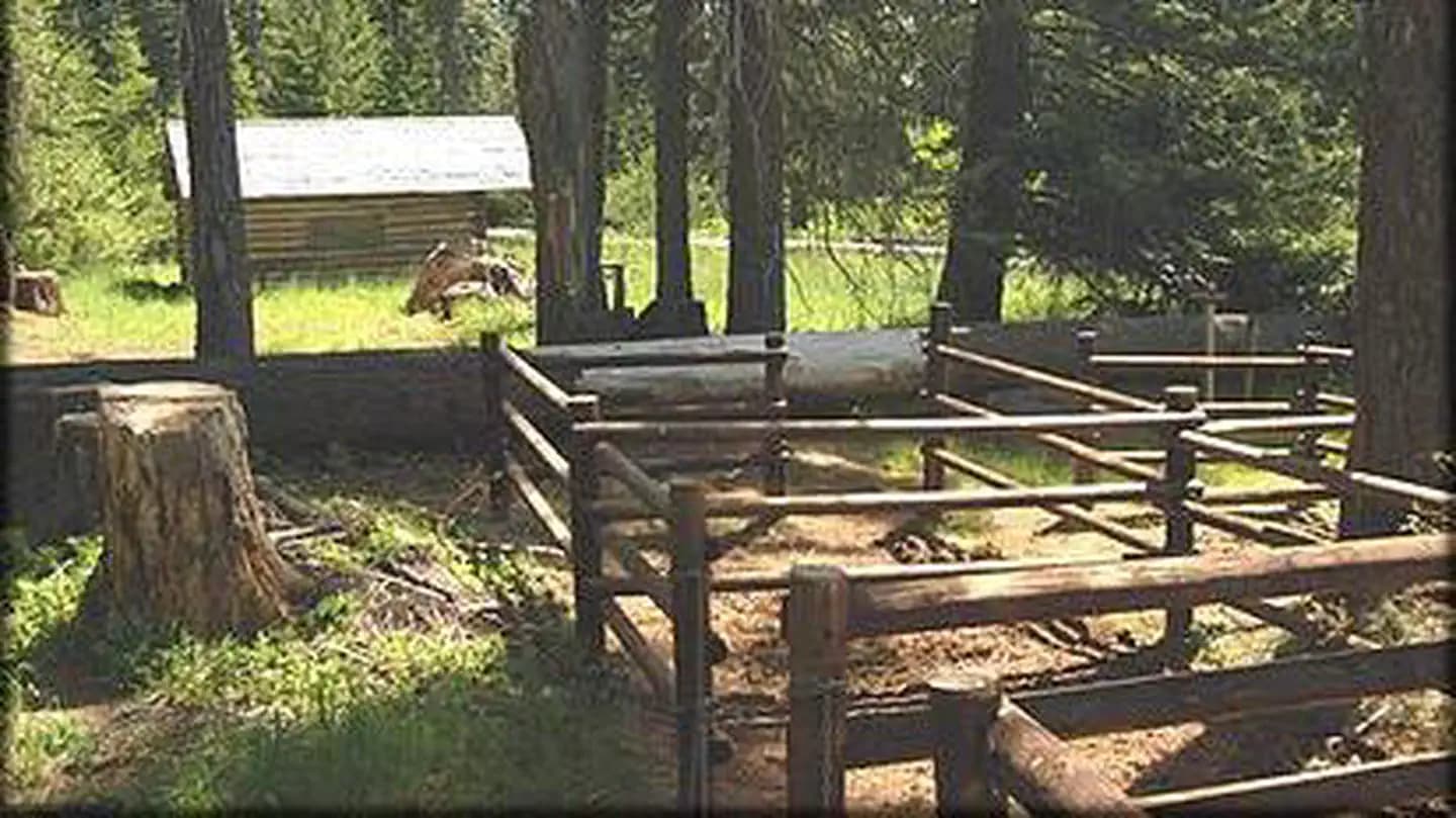 WILLOW PRAIRIE CABIN campground in Oregon