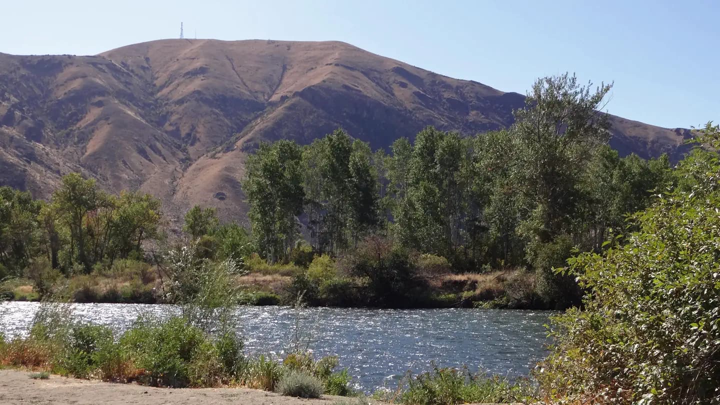 Lmuma Creek campground in Washington