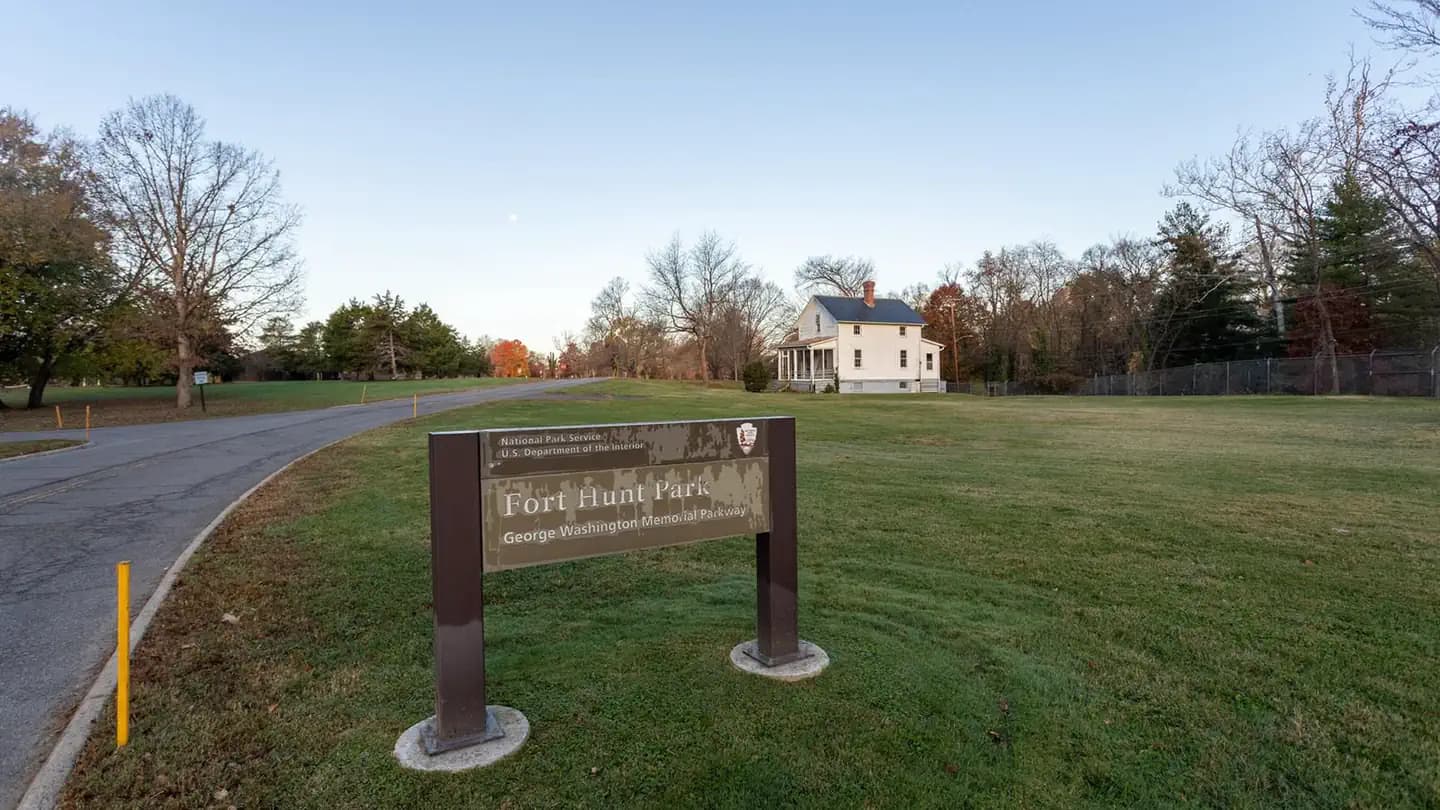 Fort Hunt Picnic Areas campground in Virginia