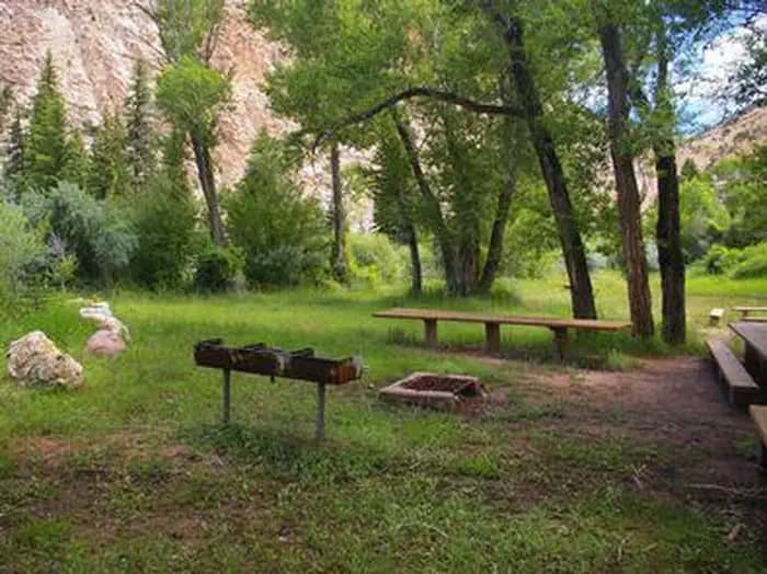 NAVAJO CLIFFS campground in Utah