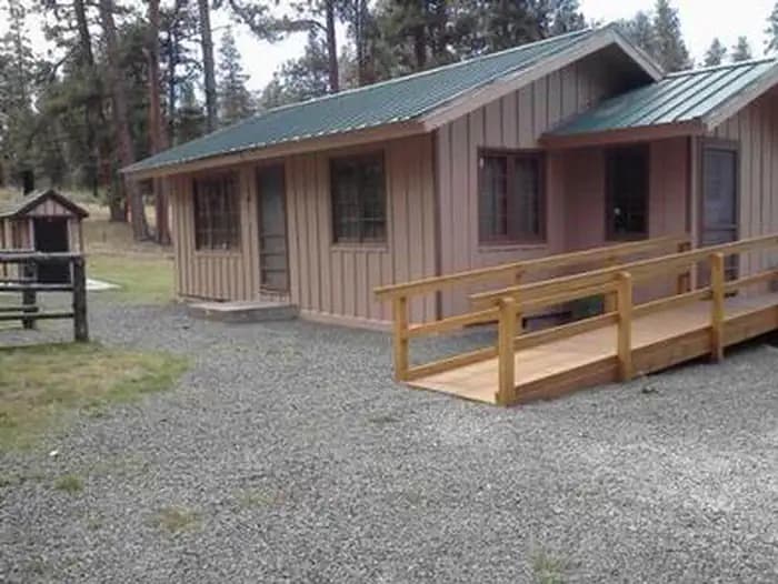 DEER CREEK GUARD STATION CABIN campground in Oregon